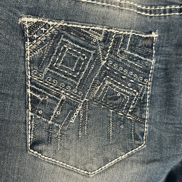 Woman’s Jeans Ariya Bootcut Distressed light embellished size 13/14 Like new - Picture 12 of 13